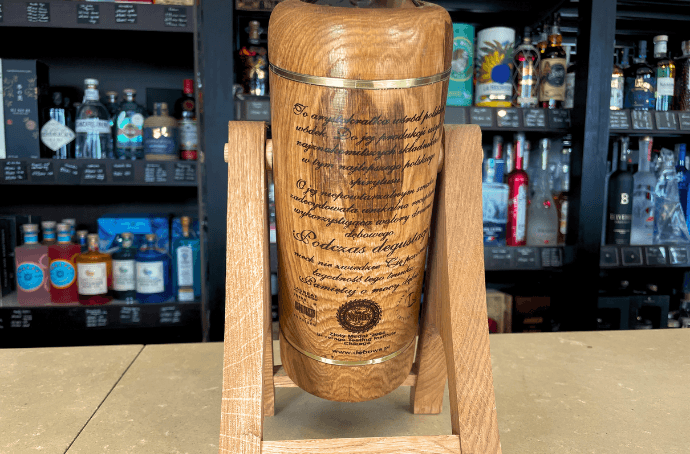 Back of the oak cylinder